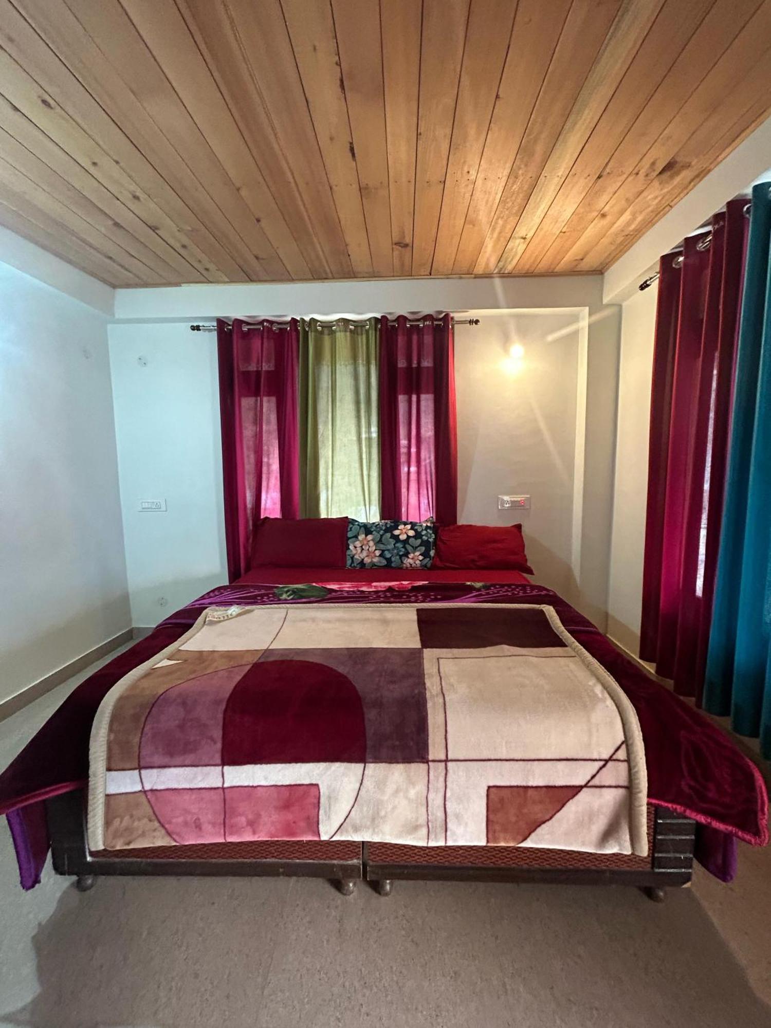 New Brahma Cafe Guest House Kalgha Екстер'єр фото