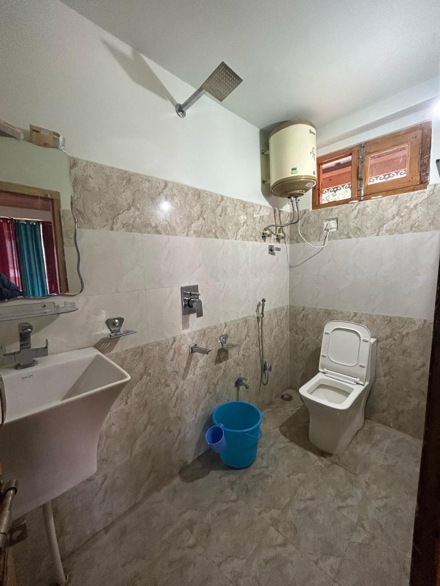 New Brahma Cafe Guest House Kalgha Екстер'єр фото