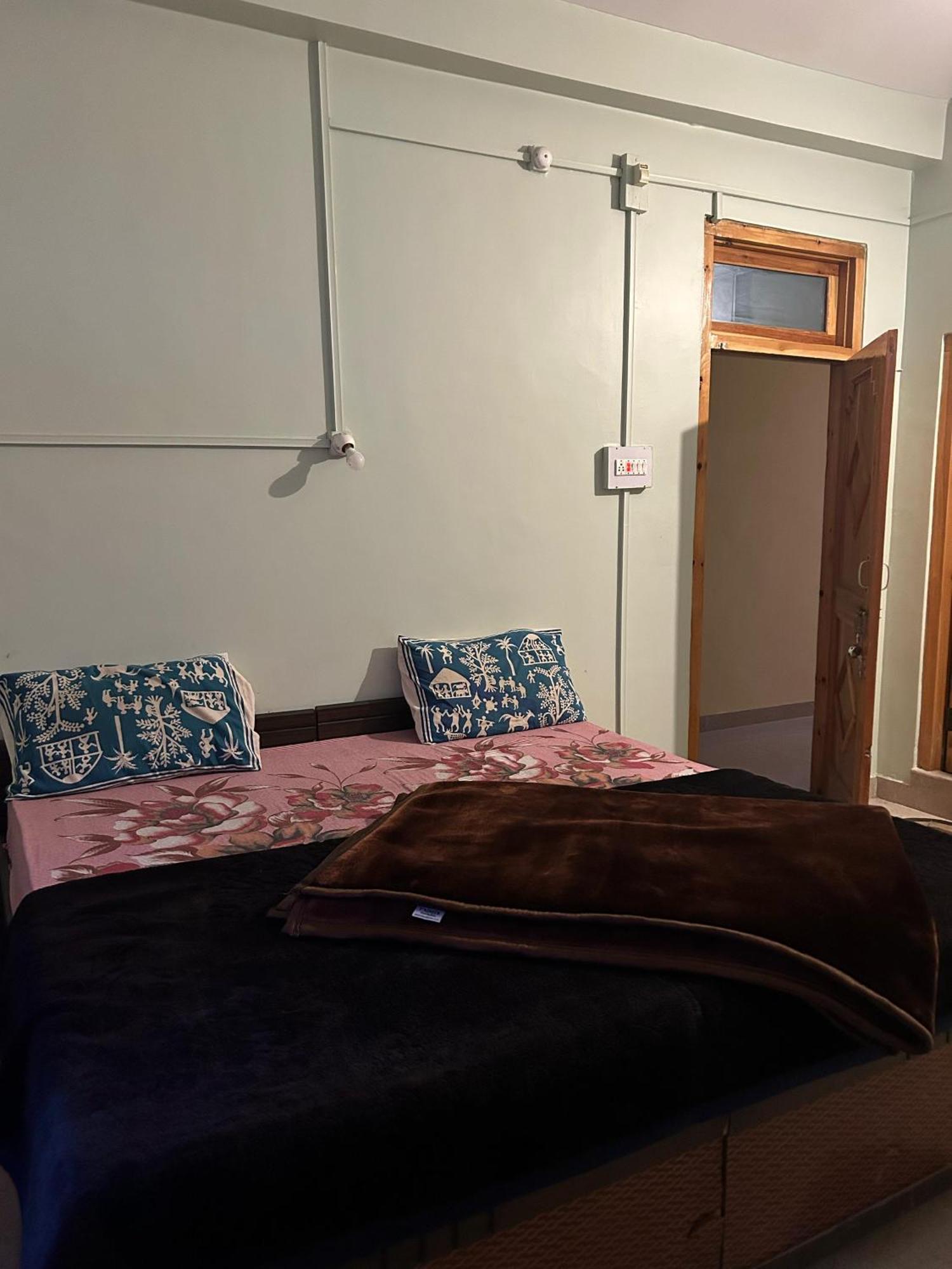 New Brahma Cafe Guest House Kalgha Екстер'єр фото