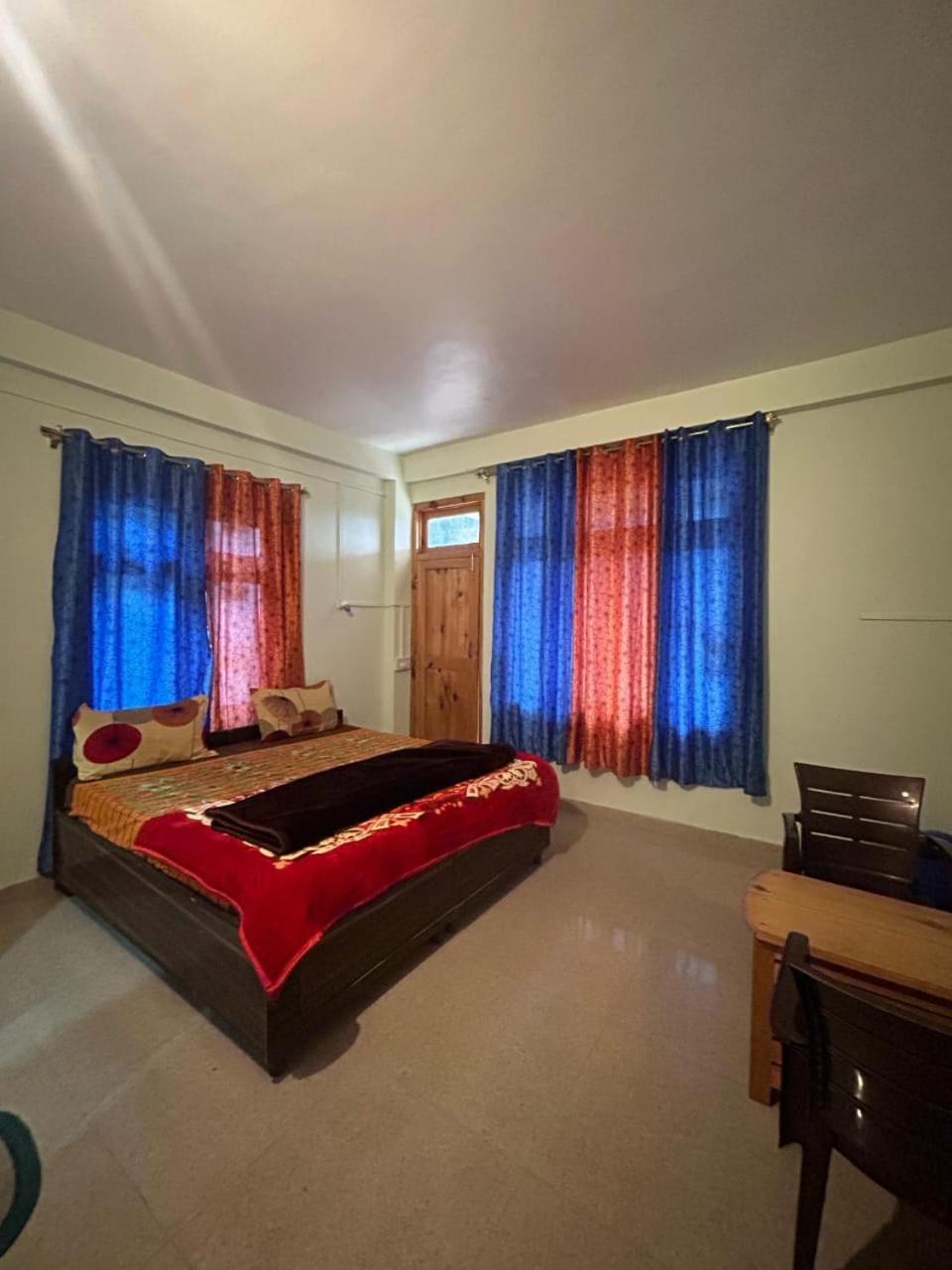 New Brahma Cafe Guest House Kalgha Екстер'єр фото