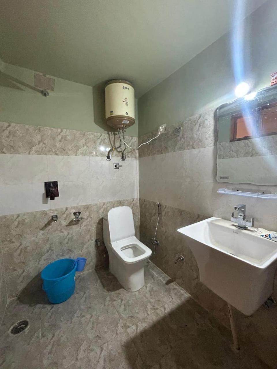 New Brahma Cafe Guest House Kalgha Екстер'єр фото